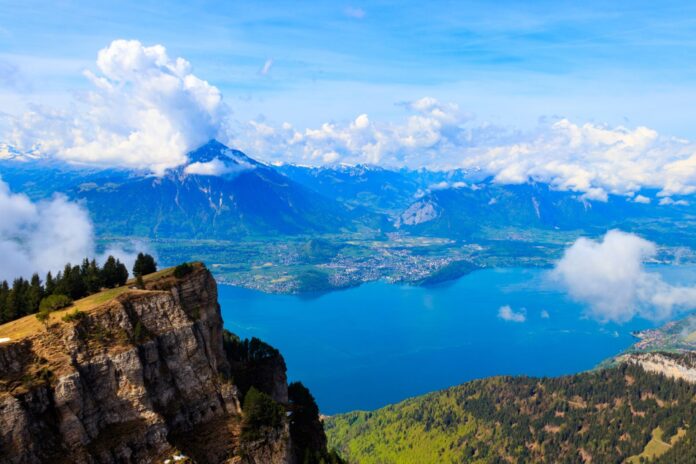 Ausblick auf den Thunersee von Niederhorn, Schweitz, Bild: AdobeStock Ausblick auf den Thunersee von Niederhorn, Schweitz, Bild: AdobeStock