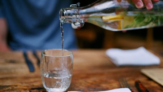 Ist Wasserfasten gesund? 14 Tage Wasserfasten